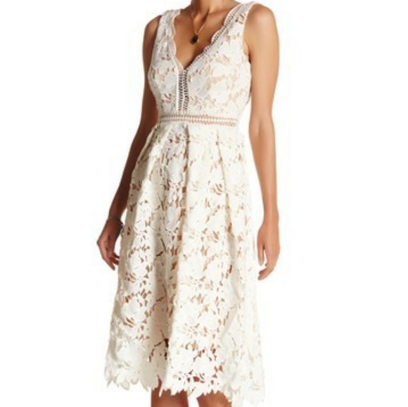 Romeo and Juliet Couture Double V Midi - Picture 1 of 7